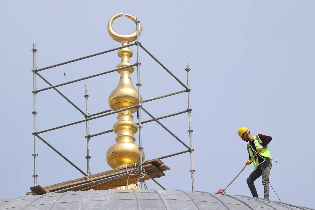 Selimiye Camisi'nin ana kubbe aleminin montajı tamamlandı 6